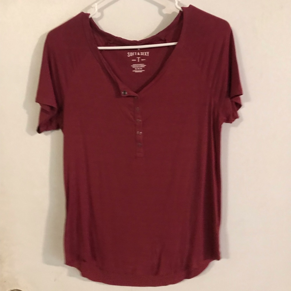 v neck maroon t shirt